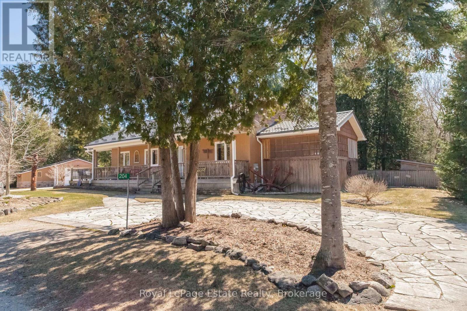 204 Seventh Street N, South Bruce Peninsula, Ontario  N0H 2G0 - Photo 2 - X12072086