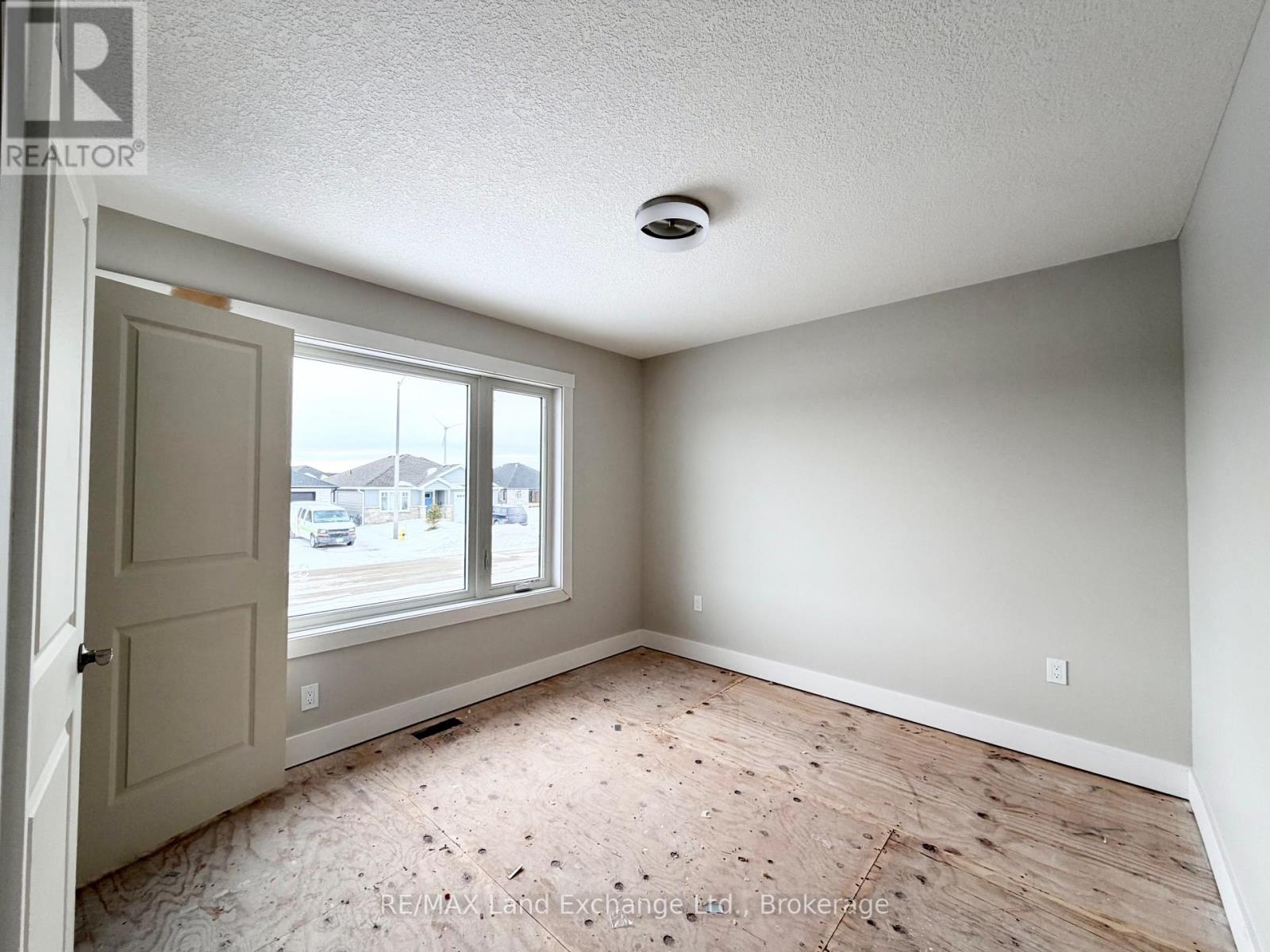 451 Burnside Street, Saugeen Shores, Ontario  N0H 2C3 - Photo 4 - X12072308