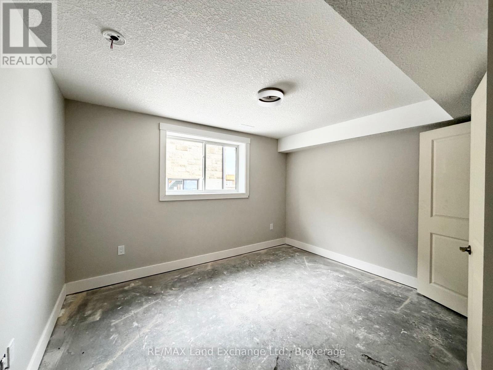 451 Burnside Street, Saugeen Shores, Ontario  N0H 2C3 - Photo 9 - X12072308