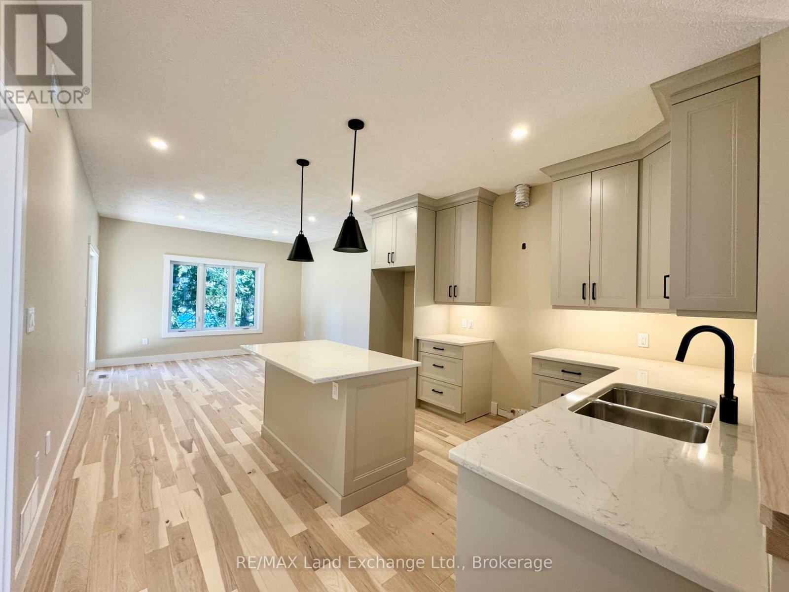 15 Nyah Court, Kincardine, Ontario  N0G 2T0 - Photo 4 - X12072710