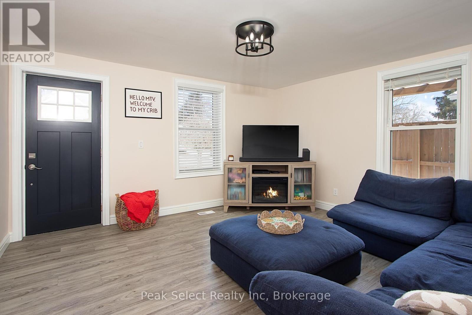 210 Jones Street W, St. Marys, Ontario  N4X 1B1 - Photo 4 - X12073019