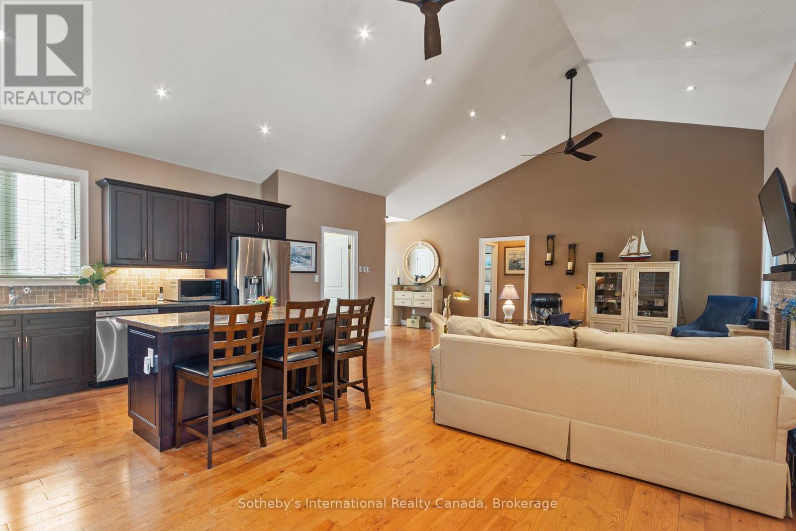 156 Moreau Parkway, Tiny, Ontario  L9M 0H3 - Photo 3 - S12073989