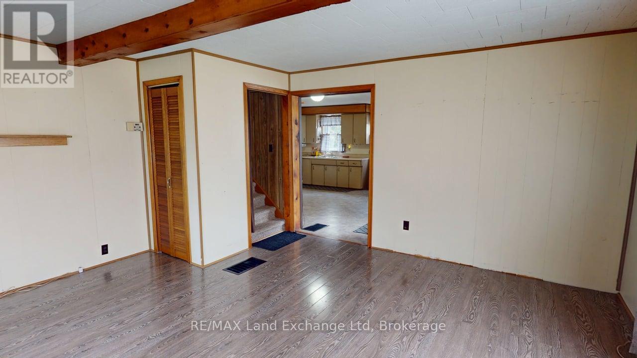 208 Edward Street, North Huron, Ontario  N0G 2W0 - Photo 11 - X12074007