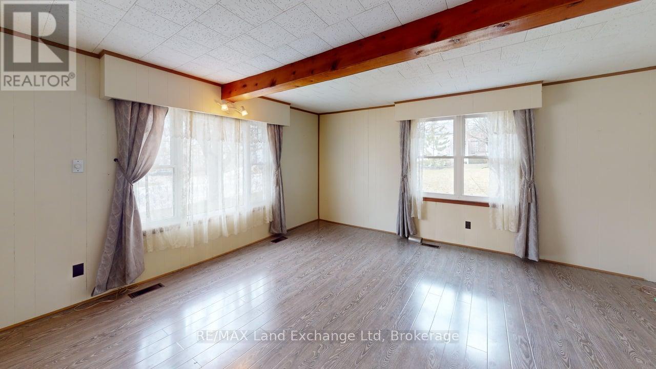 208 Edward Street, North Huron, Ontario  N0G 2W0 - Photo 12 - X12074007
