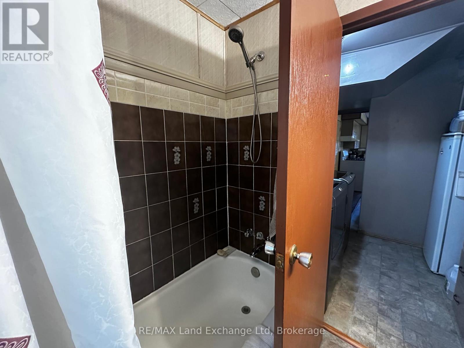 208 Edward Street, North Huron, Ontario  N0G 2W0 - Photo 15 - X12074007