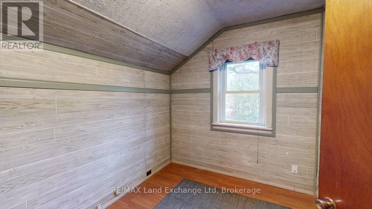 208 Edward Street, North Huron, Ontario  N0G 2W0 - Photo 17 - X12074007