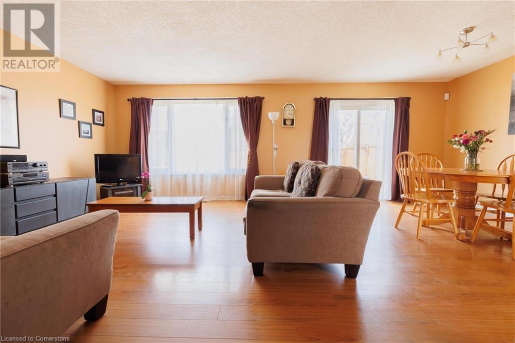 220 Cedarwoods Crescent, Kitchener, Ontario  N2C 2J8 - Photo 5 - 40715588