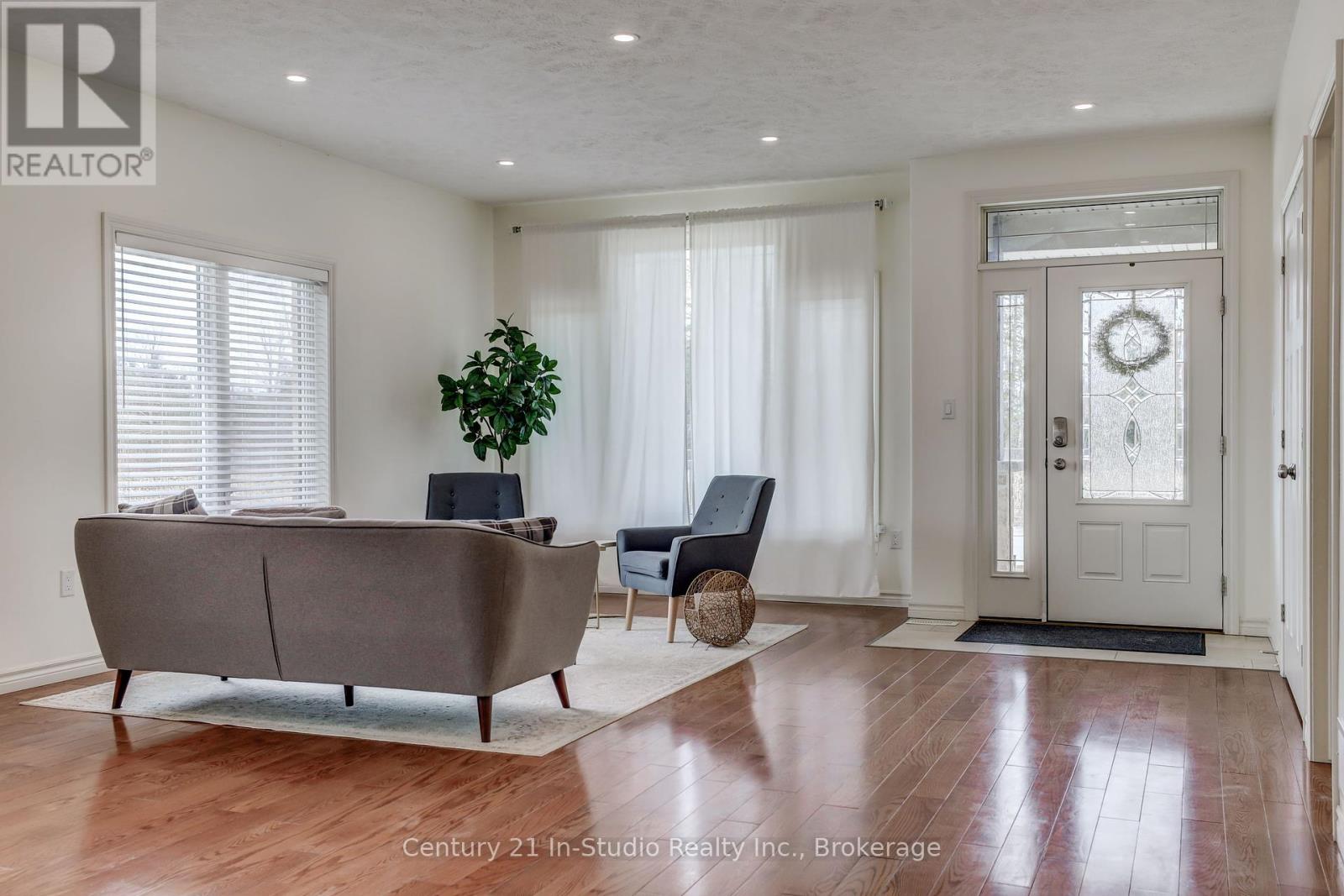 439 Ridge Street, Saugeen Shores, Ontario  N0H 2C1 - Photo 6 - X12075667