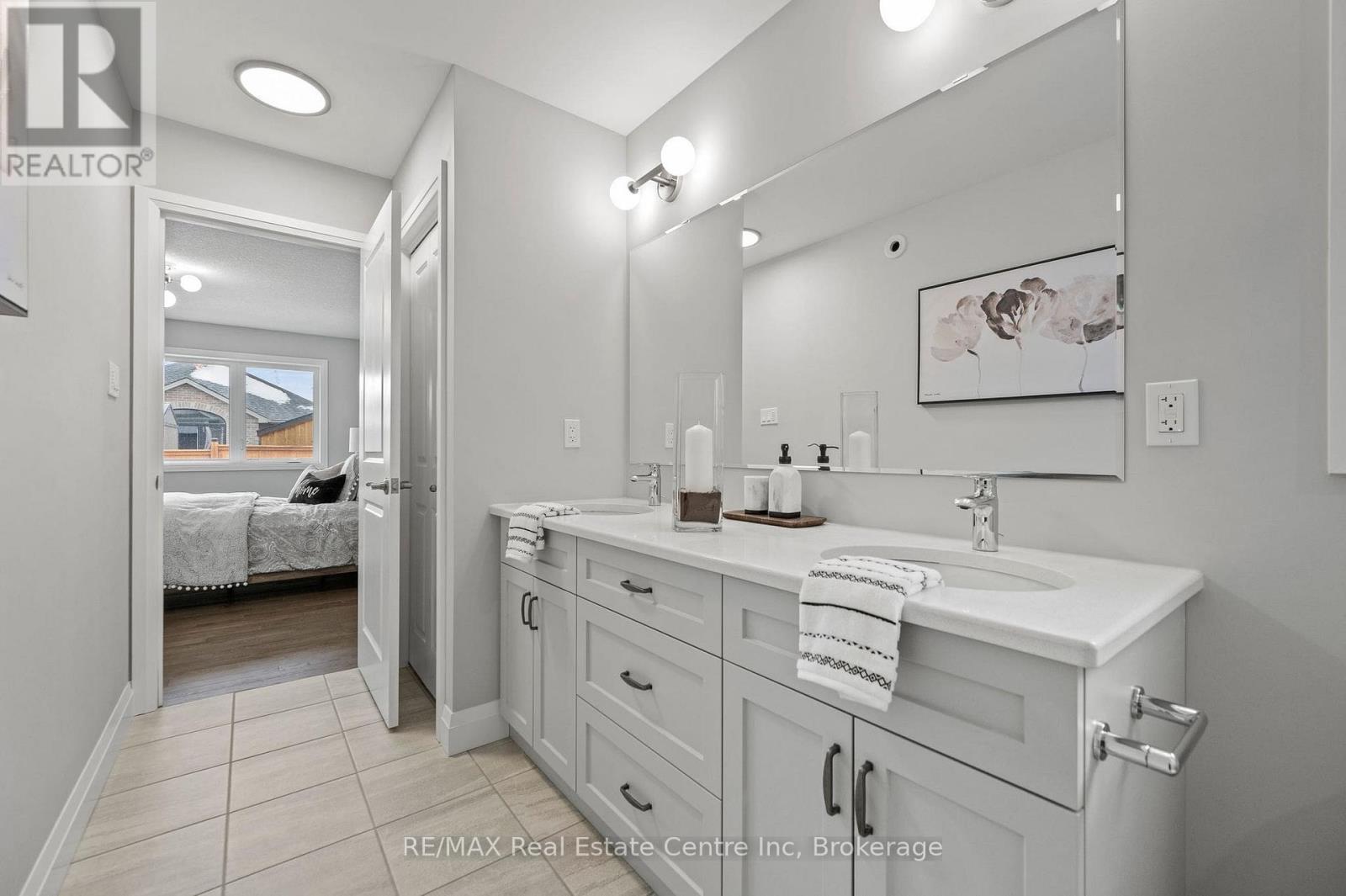206 Bridge Crescent, Minto, Ontario  N0G 2P0 - Photo 11 - X12075893
