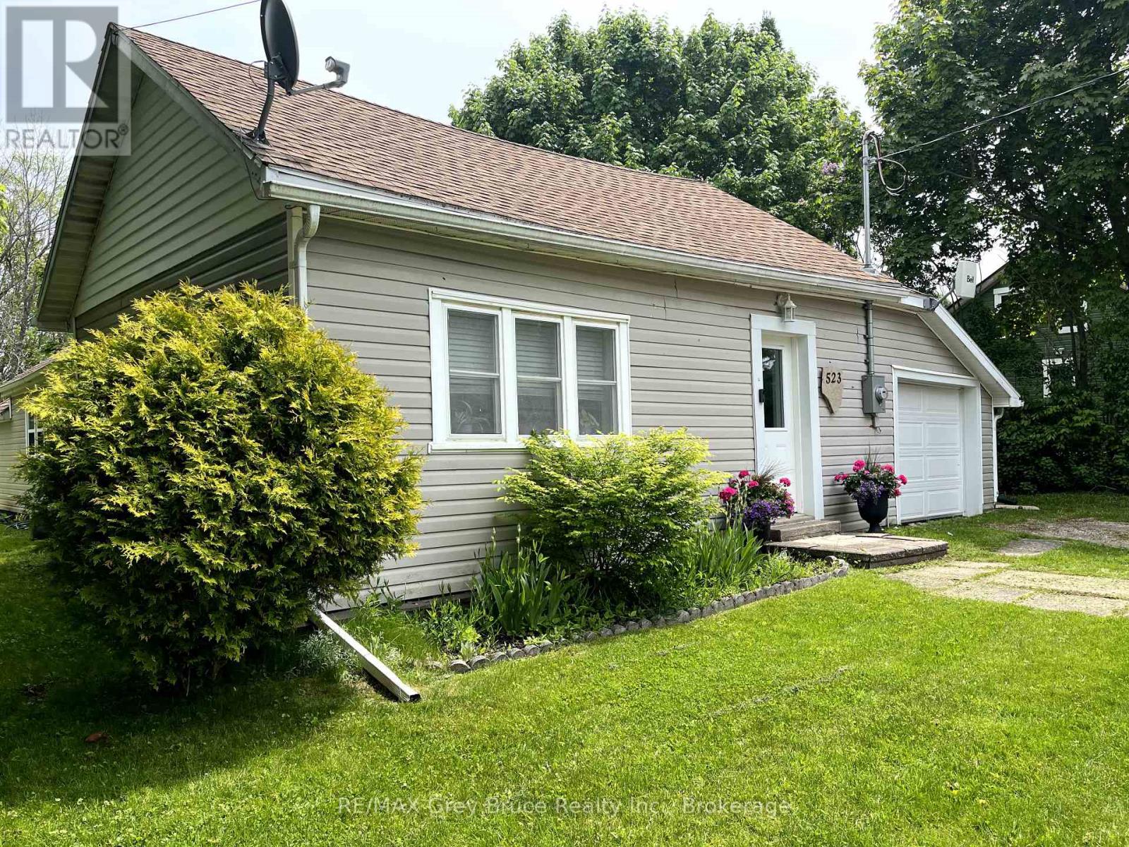 523 Tyson Street, South Bruce Peninsula, Ontario  N0H 2T0 - Photo 1 - X12076669