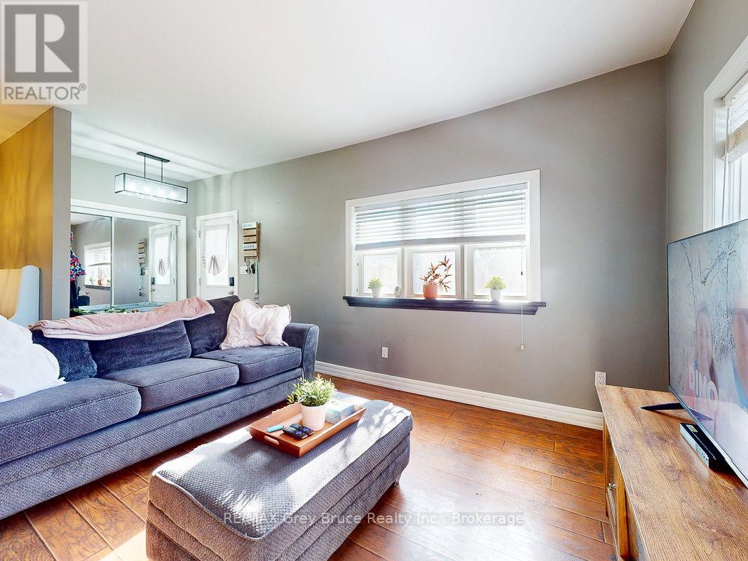 523 Tyson Street, South Bruce Peninsula, Ontario  N0H 2T0 - Photo 10 - X12076669