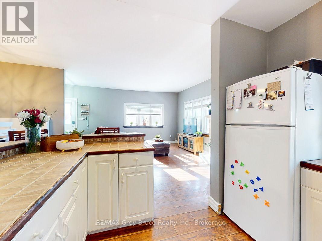 523 Tyson Street, South Bruce Peninsula, Ontario  N0H 2T0 - Photo 16 - X12076669
