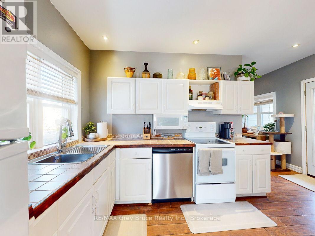523 Tyson Street, South Bruce Peninsula, Ontario  N0H 2T0 - Photo 17 - X12076669