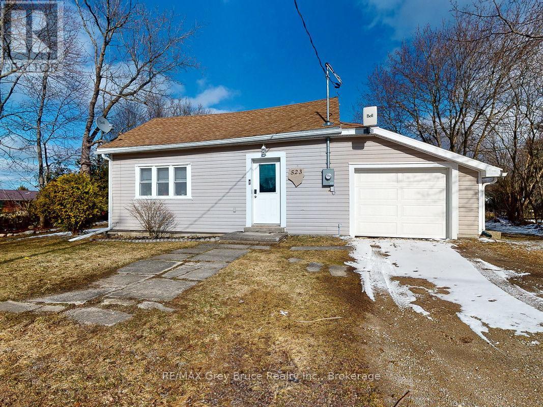 523 Tyson Street, South Bruce Peninsula, Ontario  N0H 2T0 - Photo 3 - X12076669