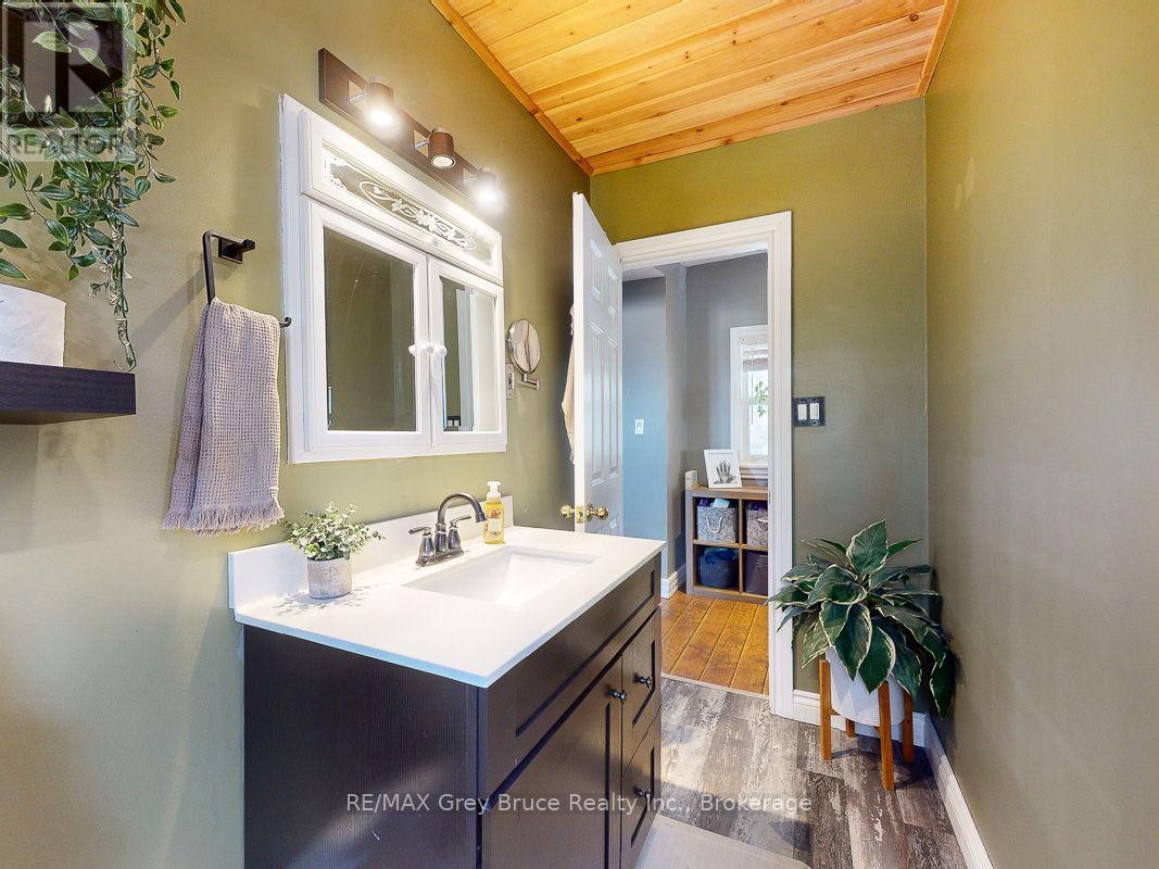 523 Tyson Street, South Bruce Peninsula, Ontario  N0H 2T0 - Photo 32 - X12076669