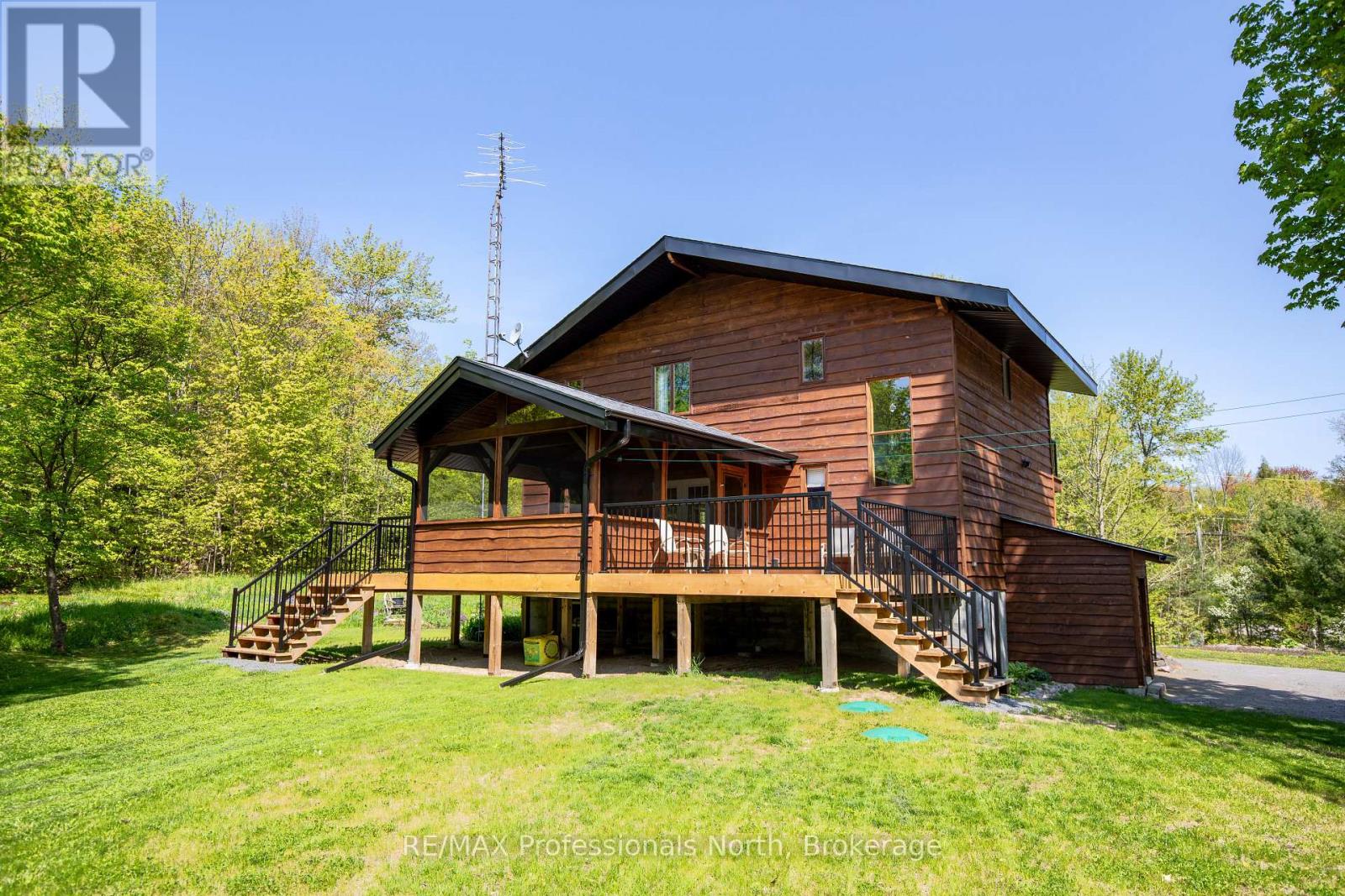 1107 Falkenburg Road, Bracebridge, Ontario  P1L 1X4 - Photo 1 - X12076935