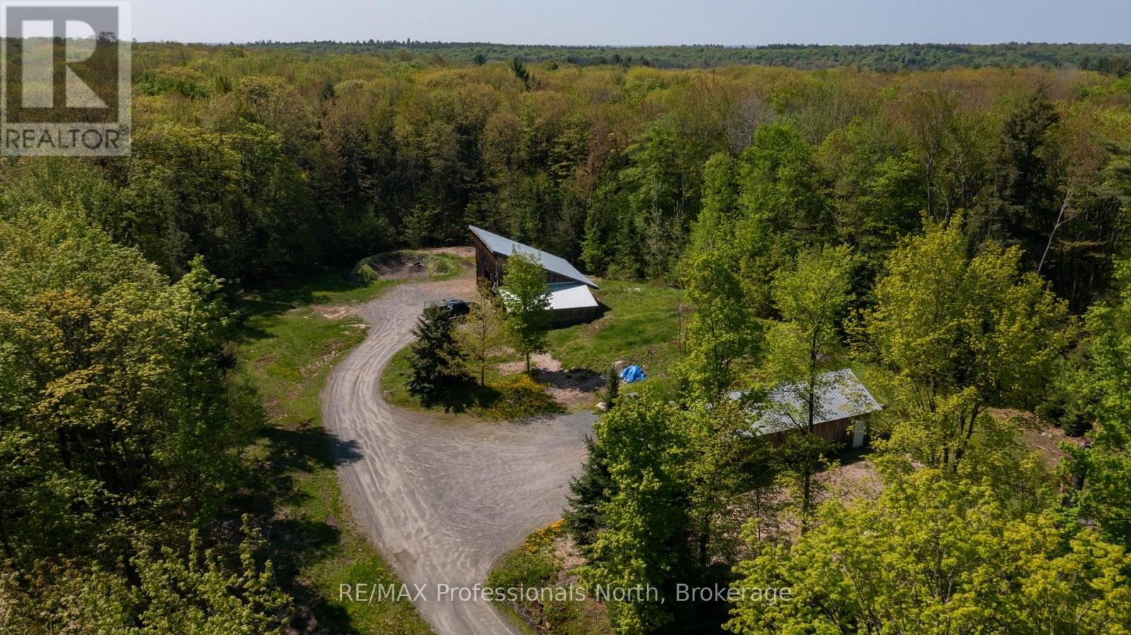 1107 Falkenburg Road, Bracebridge, Ontario  P1L 1X4 - Photo 36 - X12076935