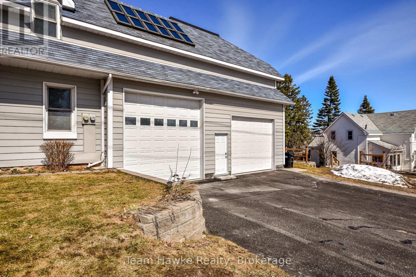 183 Lindsay Street, Midland, Ontario  L4R 2T7 - Photo 2 - S12077242