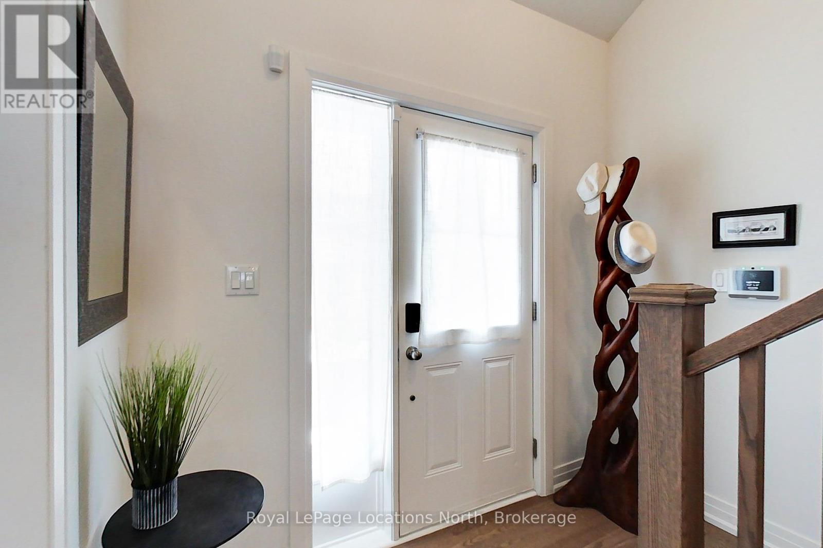 106 Clippers Lane, Blue Mountains, Ontario  N0H 2P0 - Photo 2 - X12077503
