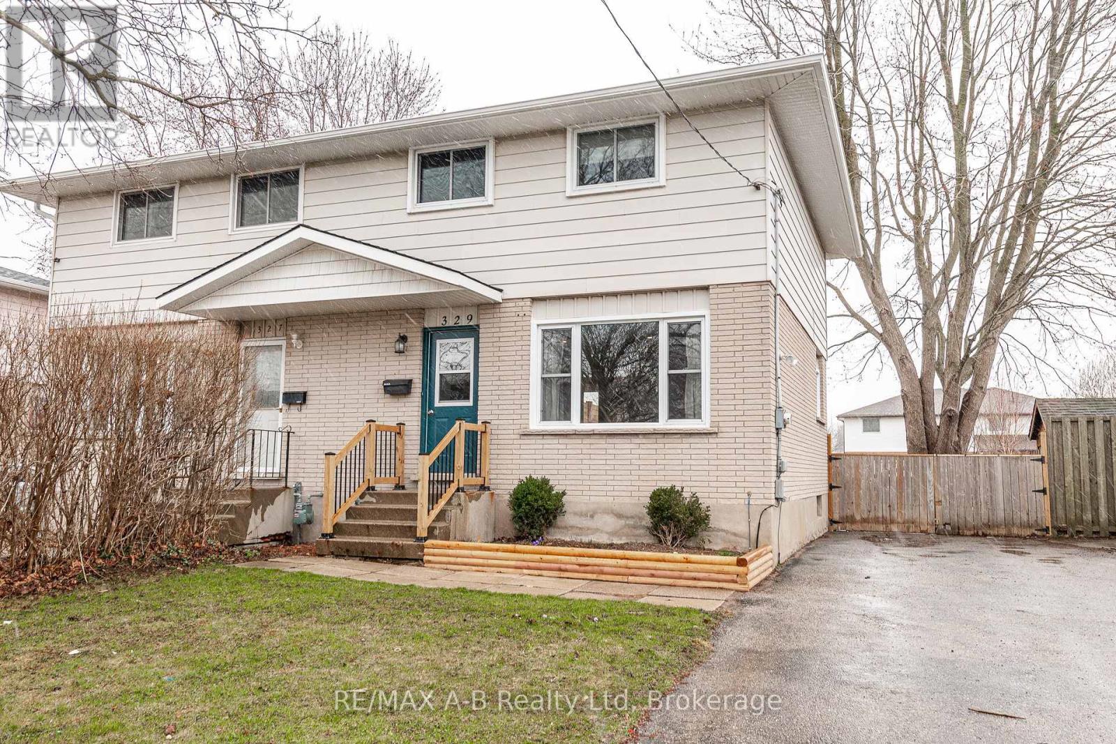 329 Railway Avenue, Stratford, Ontario  N5A 2J3 - Photo 2 - X12077689