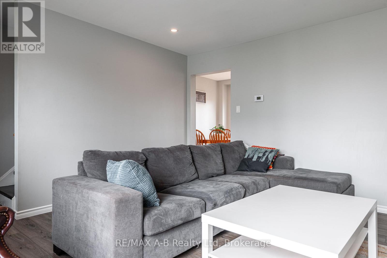 329 Railway Avenue, Stratford, Ontario  N5A 2J3 - Photo 5 - X12077689