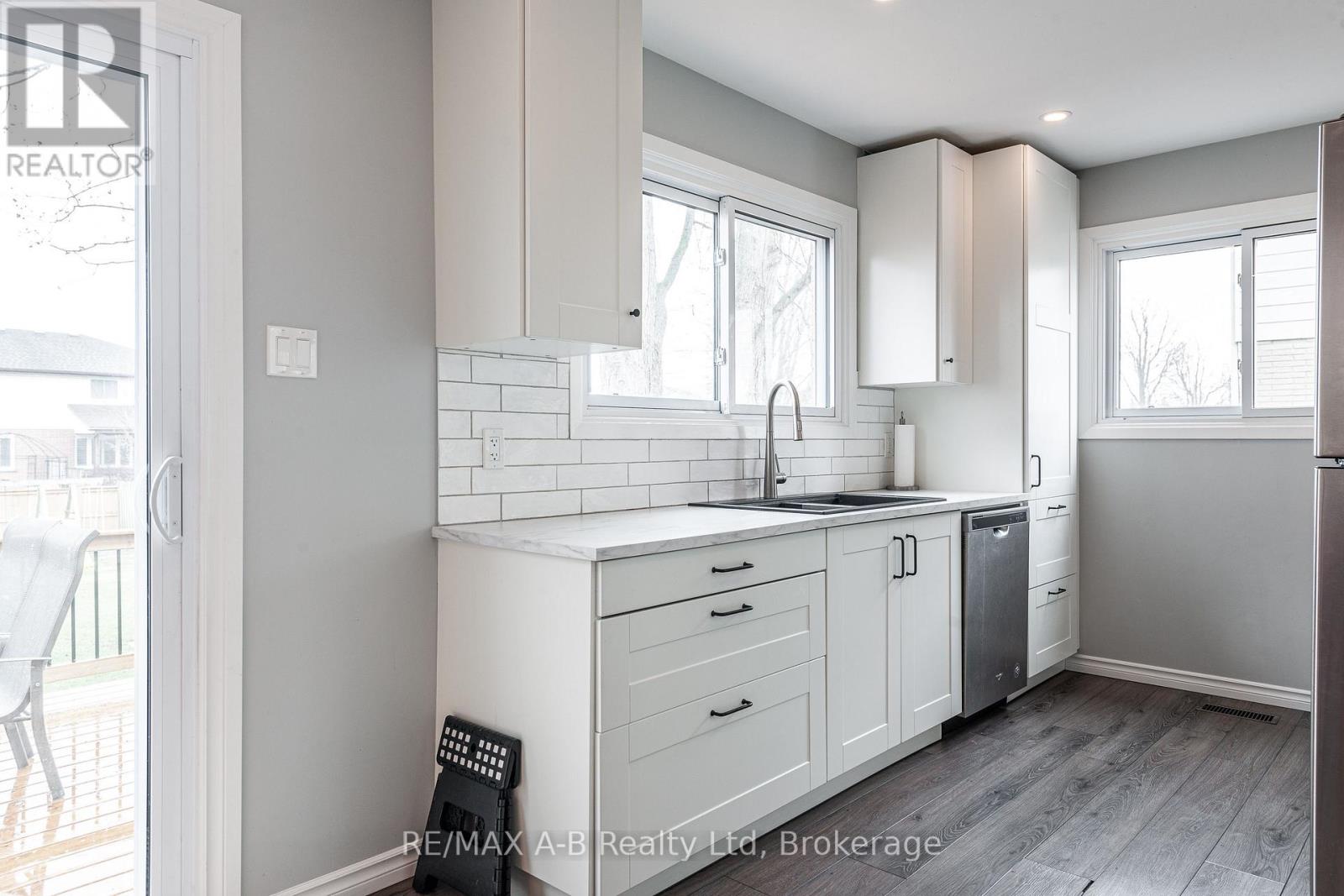 329 Railway Avenue, Stratford, Ontario  N5A 2J3 - Photo 8 - X12077689