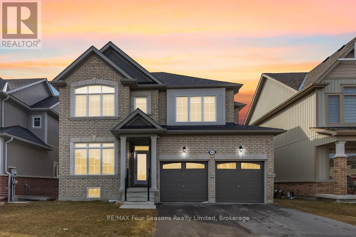 44 Kirby Avenue, Collingwood, Ontario  L9Y 3W8 - Photo 1 - S12078258