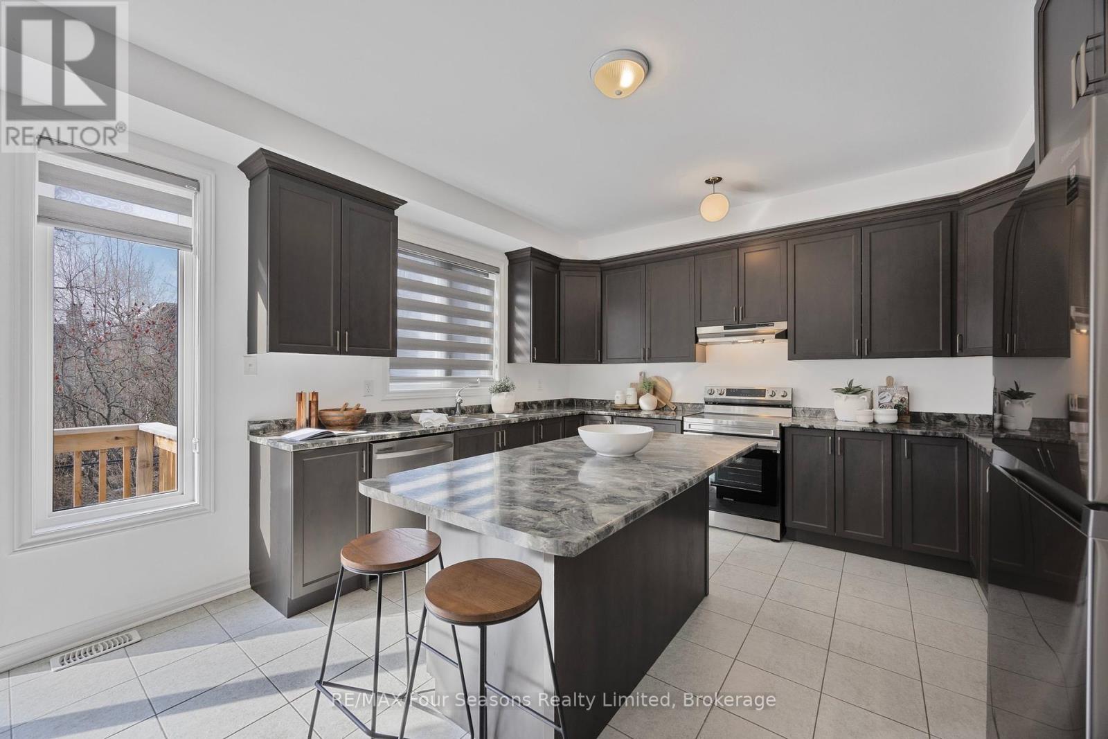 44 Kirby Avenue, Collingwood, Ontario  L9Y 3W8 - Photo 14 - S12078258