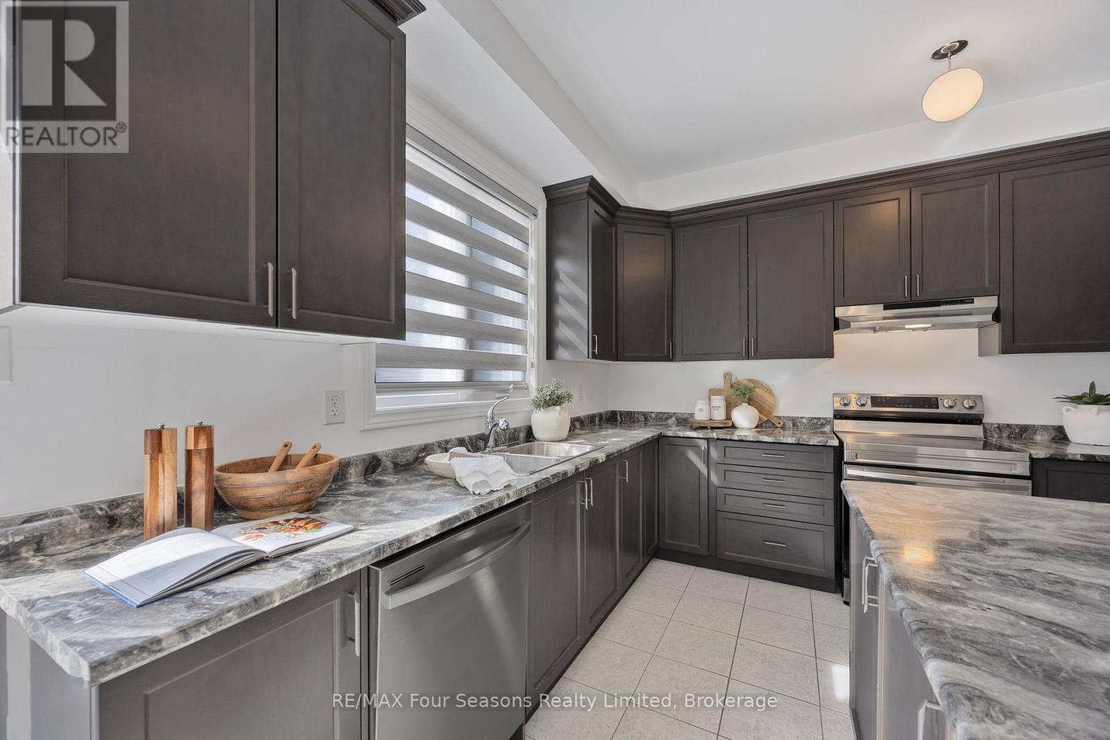 44 Kirby Avenue, Collingwood, Ontario  L9Y 3W8 - Photo 15 - S12078258