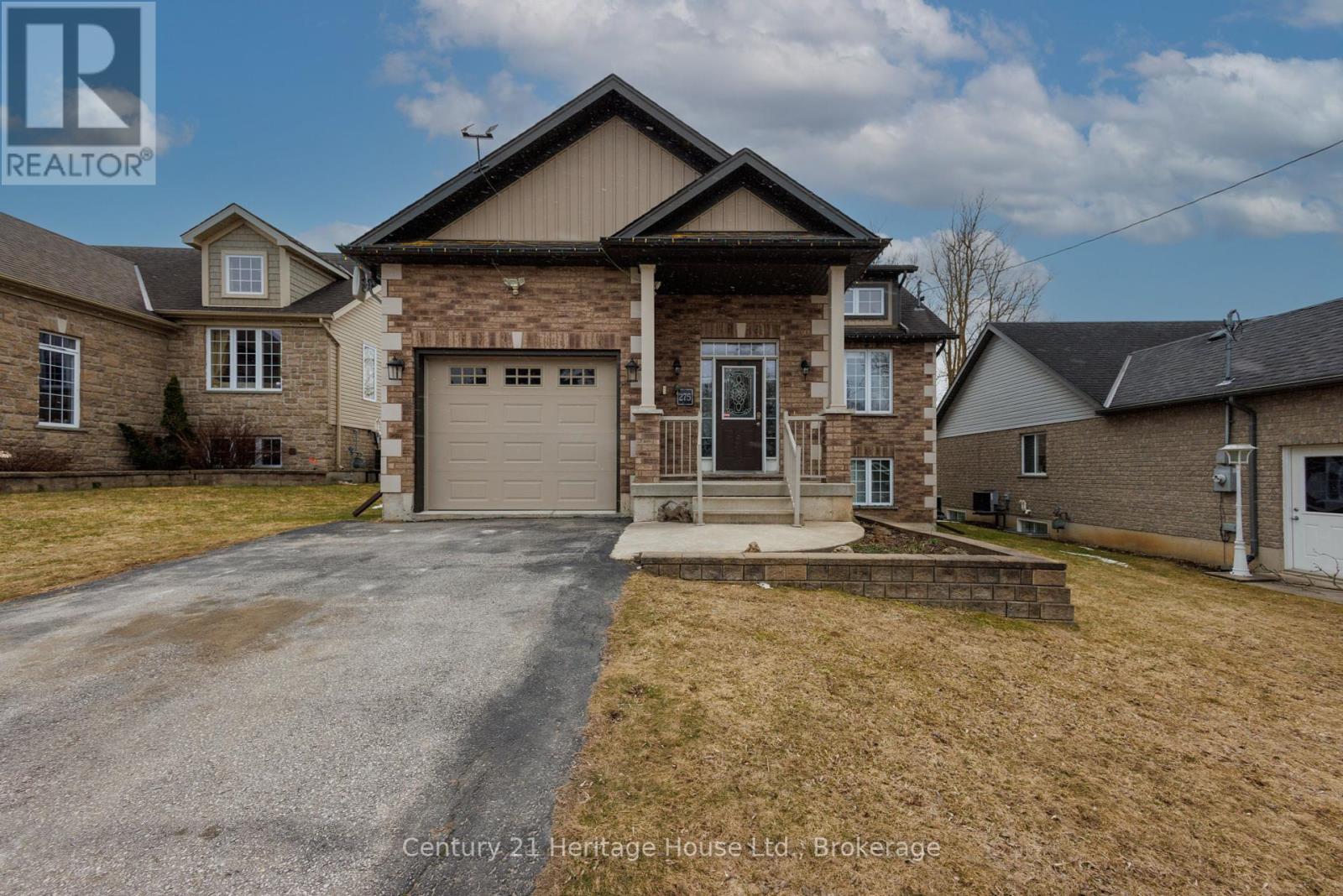275 South Street E, West Grey, Ontario  N0G 1R0 - Photo 1 - X12078264