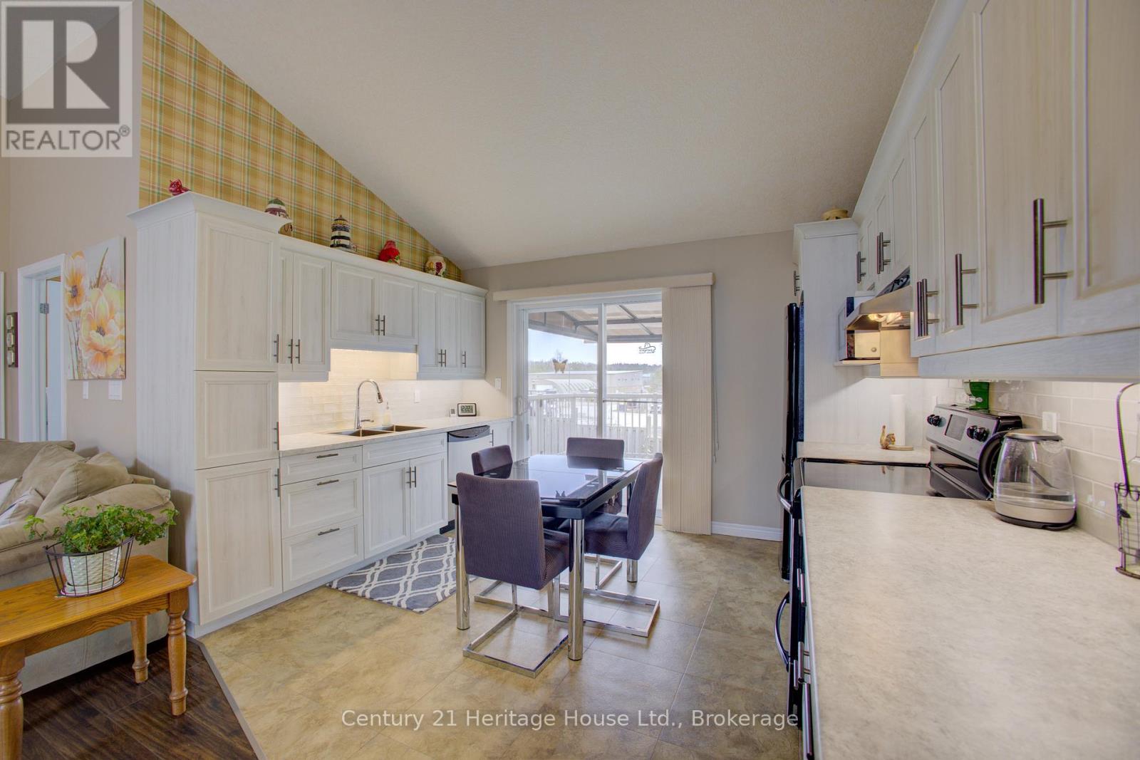 275 South Street E, West Grey, Ontario  N0G 1R0 - Photo 13 - X12078264