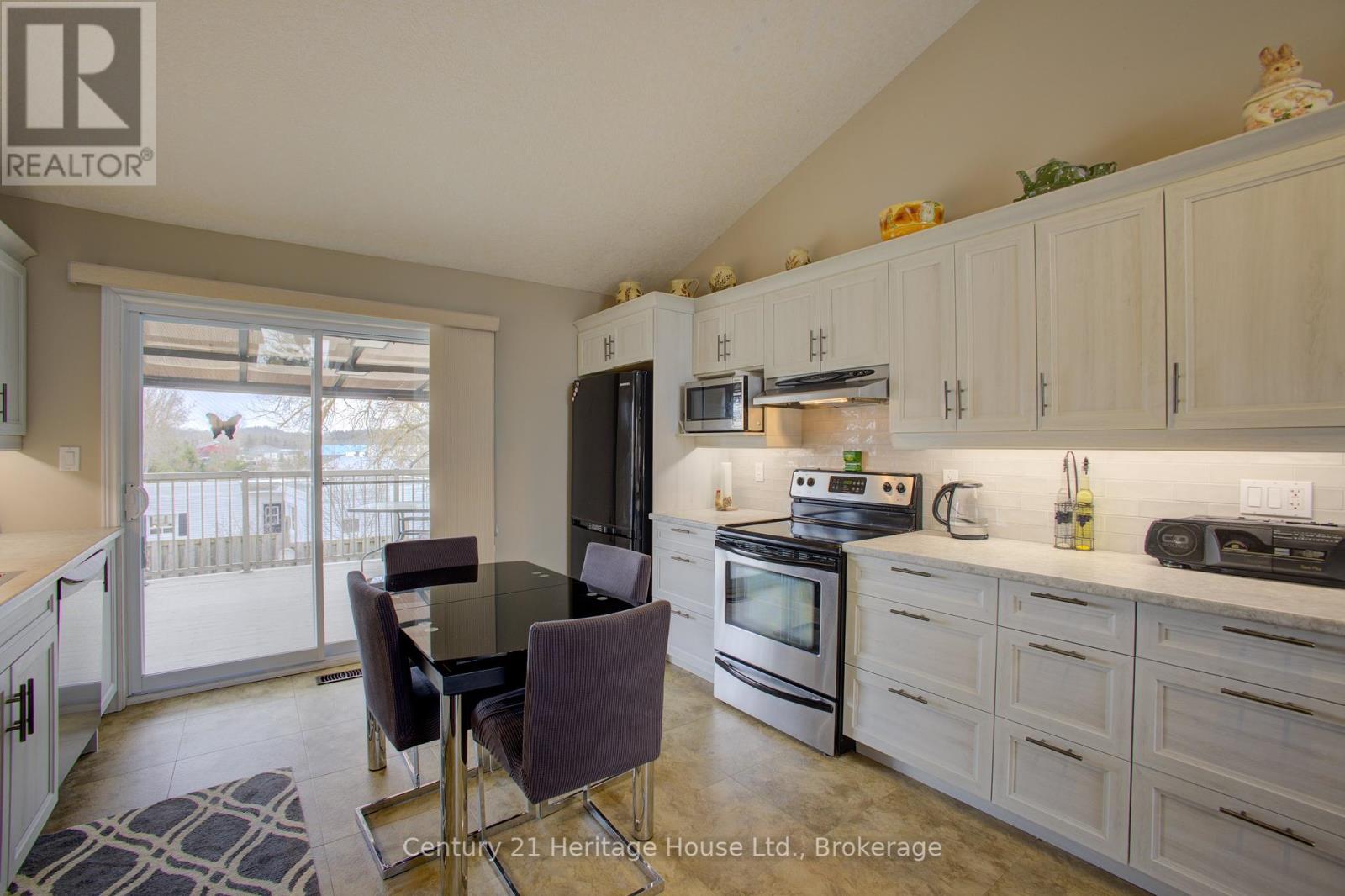 275 South Street E, West Grey, Ontario  N0G 1R0 - Photo 14 - X12078264