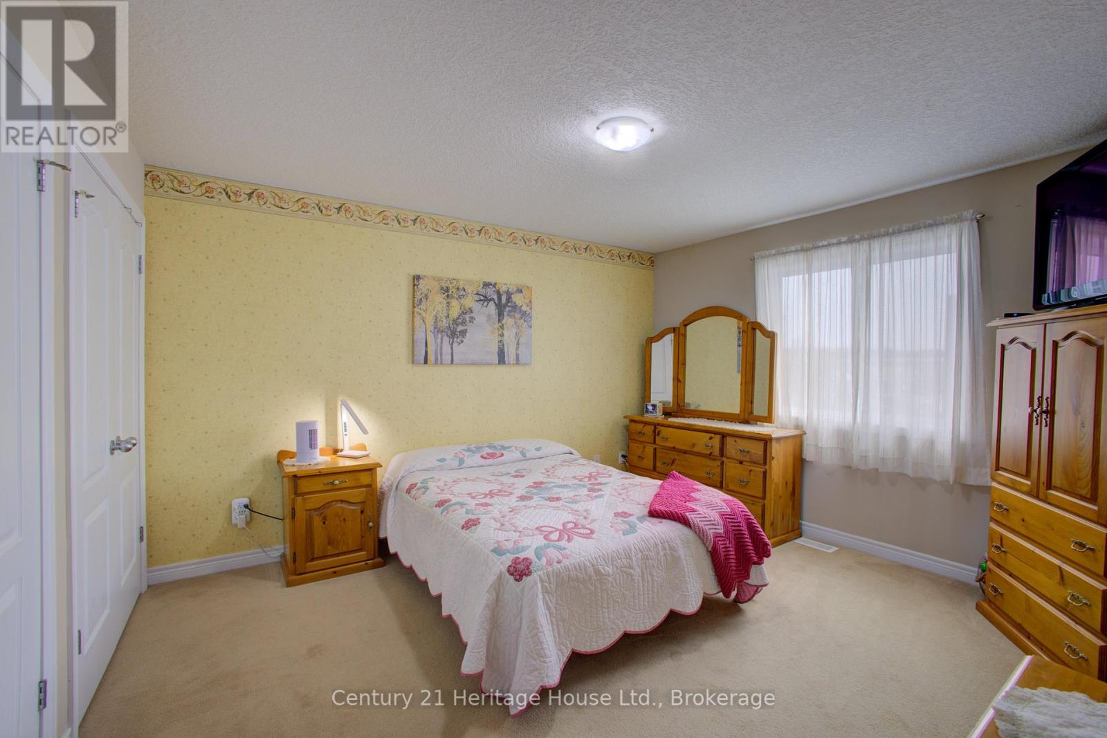 275 South Street E, West Grey, Ontario  N0G 1R0 - Photo 17 - X12078264