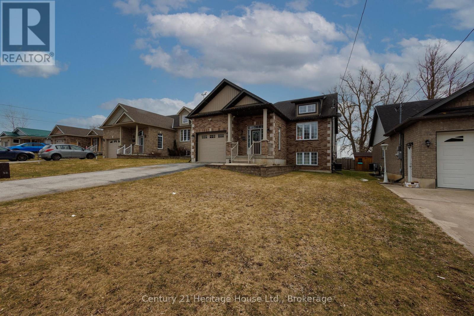 275 South Street E, West Grey, Ontario  N0G 1R0 - Photo 2 - X12078264