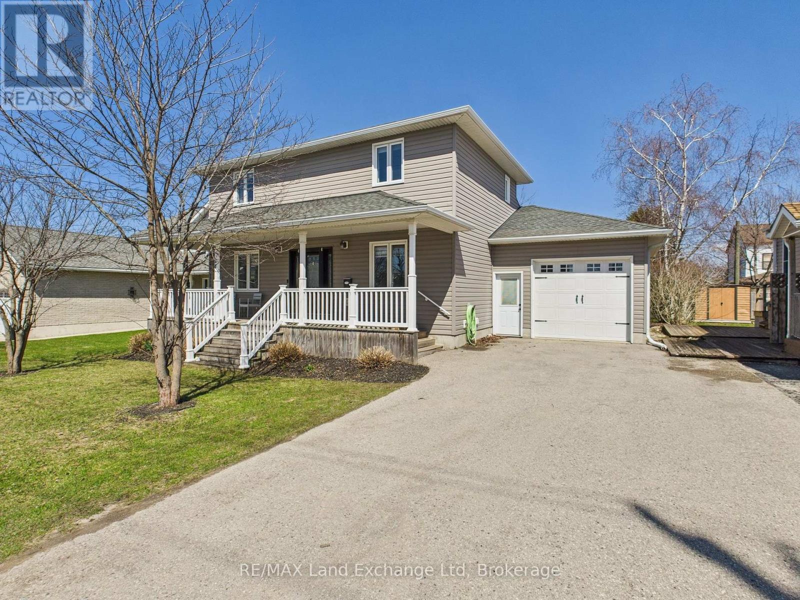 91 Park Street, Goderich, Ontario  N7A 1K9 - Photo 1 - X12079476
