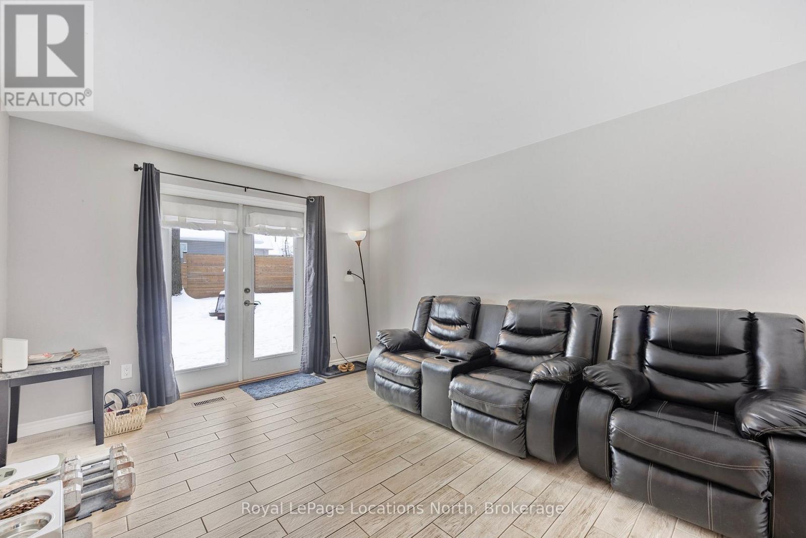 40 Savarin Street, Wasaga Beach, Ontario  L9Z 2N8 - Photo 15 - S12079617