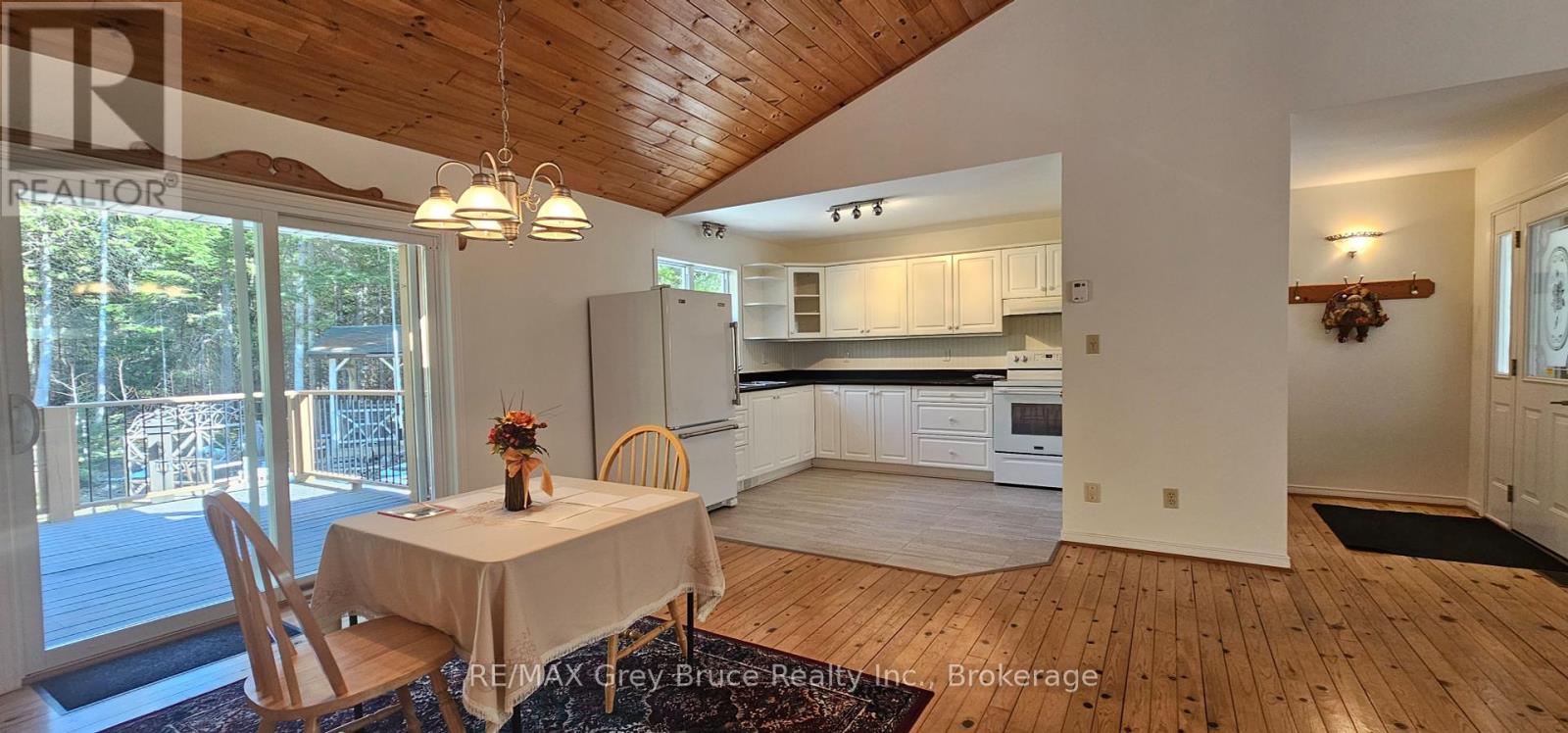 83 Lakewood Country Lane, Northern Bruce Peninsula, Ontario  N0H 1W0 - Photo 12 - X12079771