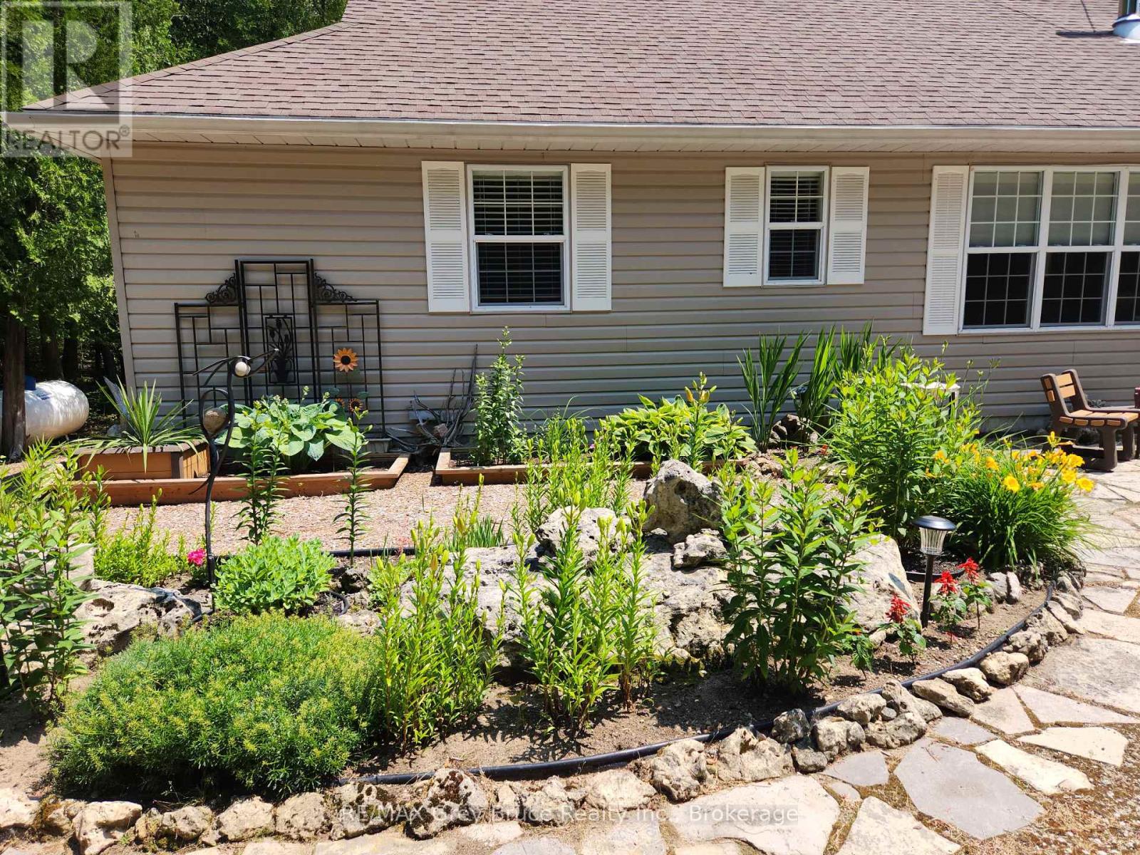 83 Lakewood Country Lane, Northern Bruce Peninsula, Ontario  N0H 1W0 - Photo 3 - X12079771