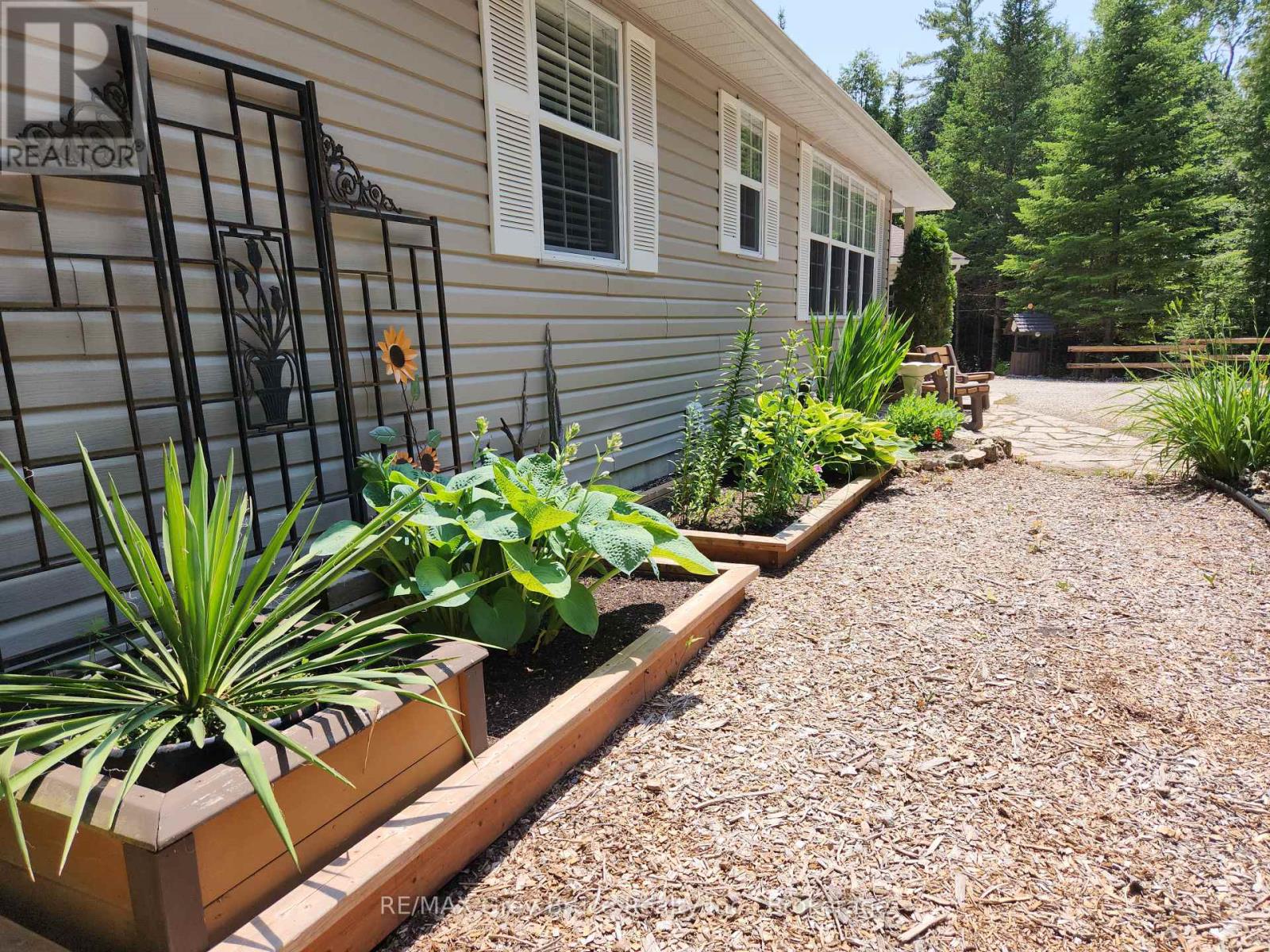 83 Lakewood Country Lane, Northern Bruce Peninsula, Ontario  N0H 1W0 - Photo 4 - X12079771