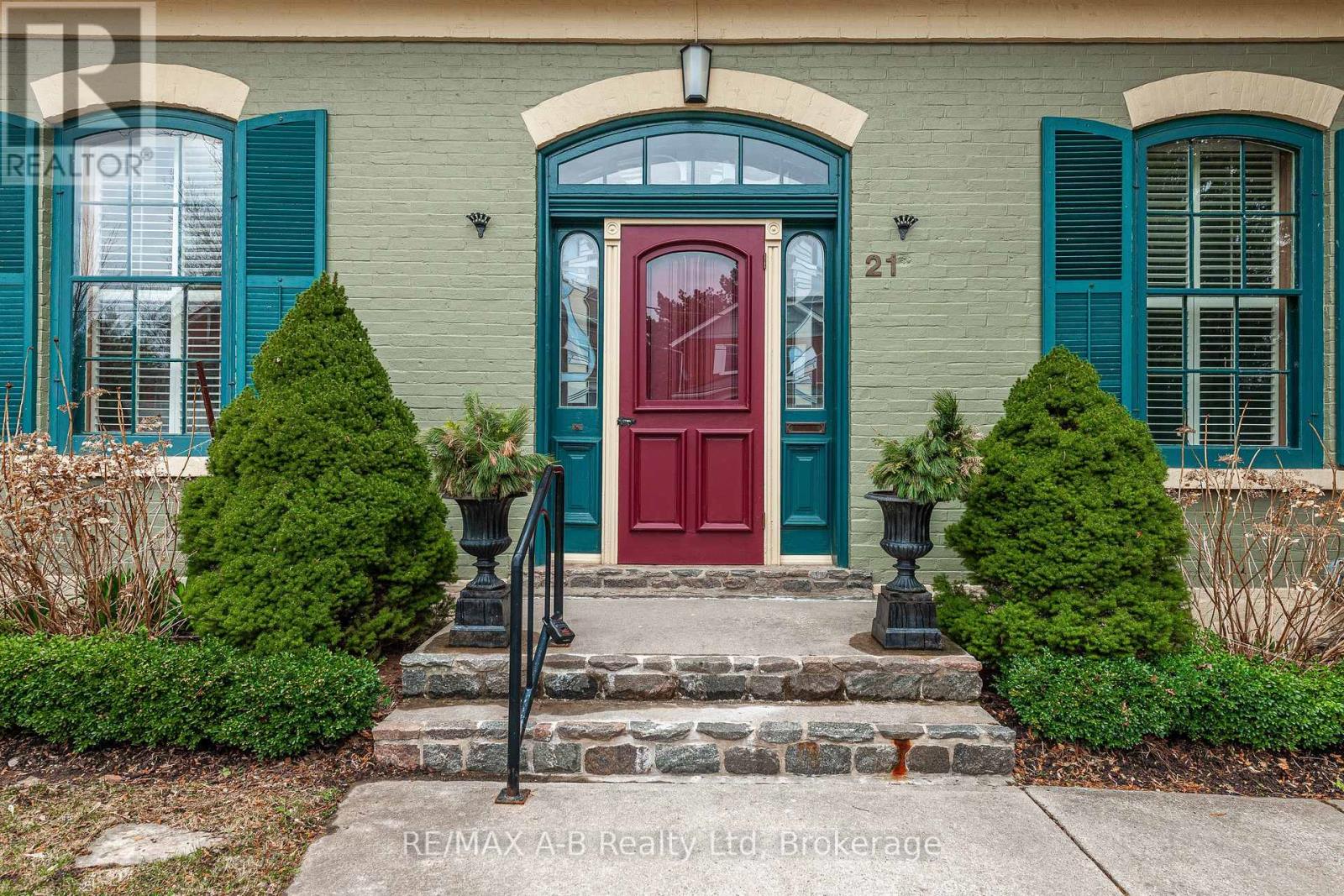 21 Birmingham Street, Stratford, Ontario  N5A 2S5 - Photo 3 - X12080737