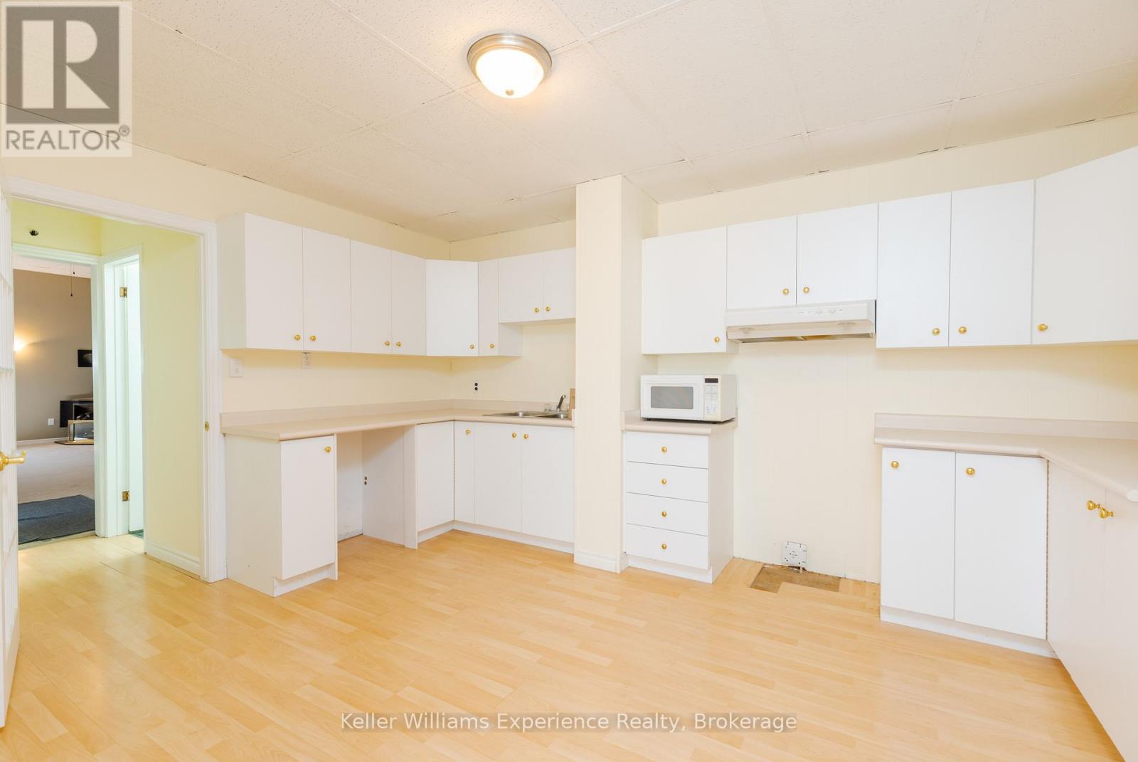 276 King Street, Midland, Ontario  L4R 3M6 - Photo 12 - S12084137