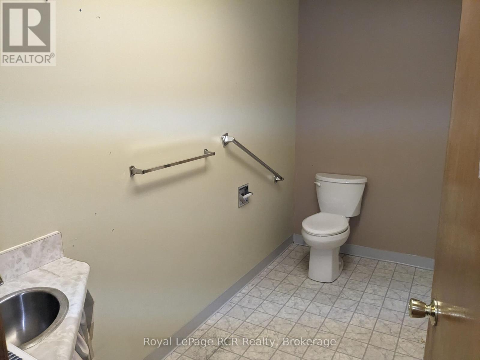 137 George Street W, West Grey, Ontario  N0G 1R0 - Photo 12 - X12085776