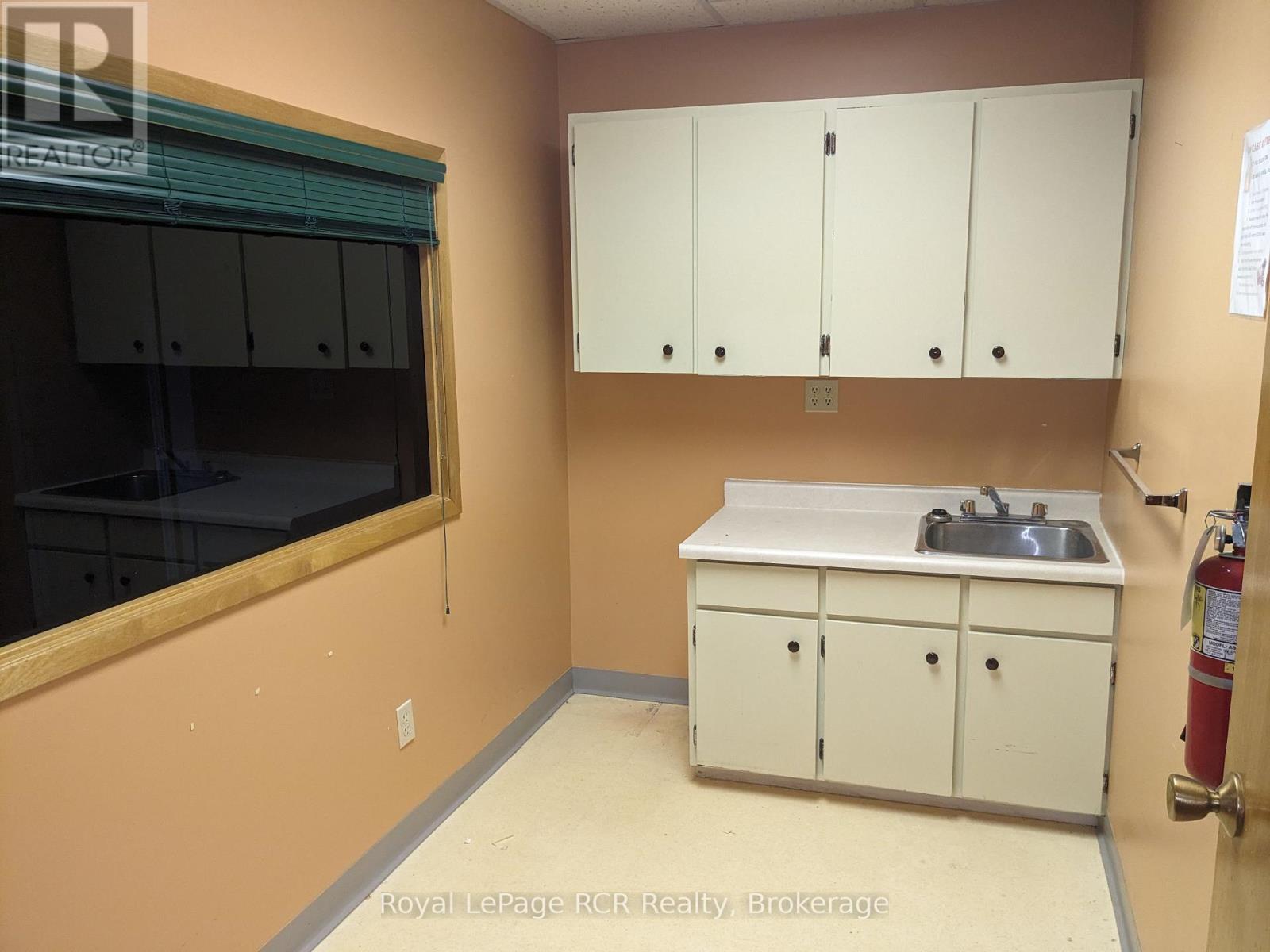 137 George Street W, West Grey, Ontario  N0G 1R0 - Photo 13 - X12085776