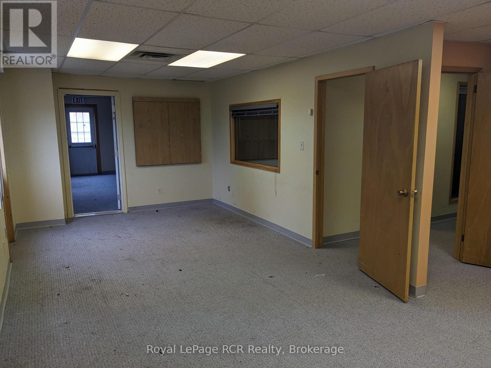 137 George Street W, West Grey, Ontario  N0G 1R0 - Photo 14 - X12085776