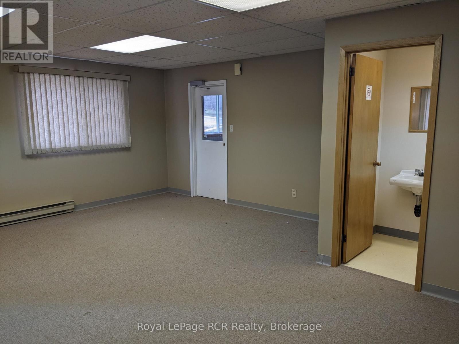 137 George Street W, West Grey, Ontario  N0G 1R0 - Photo 22 - X12085776