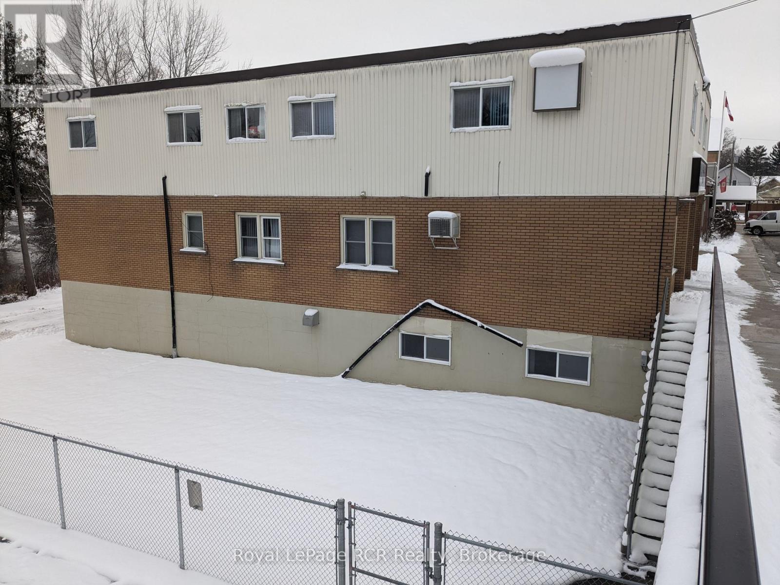 137 George Street W, West Grey, Ontario  N0G 1R0 - Photo 3 - X12085776