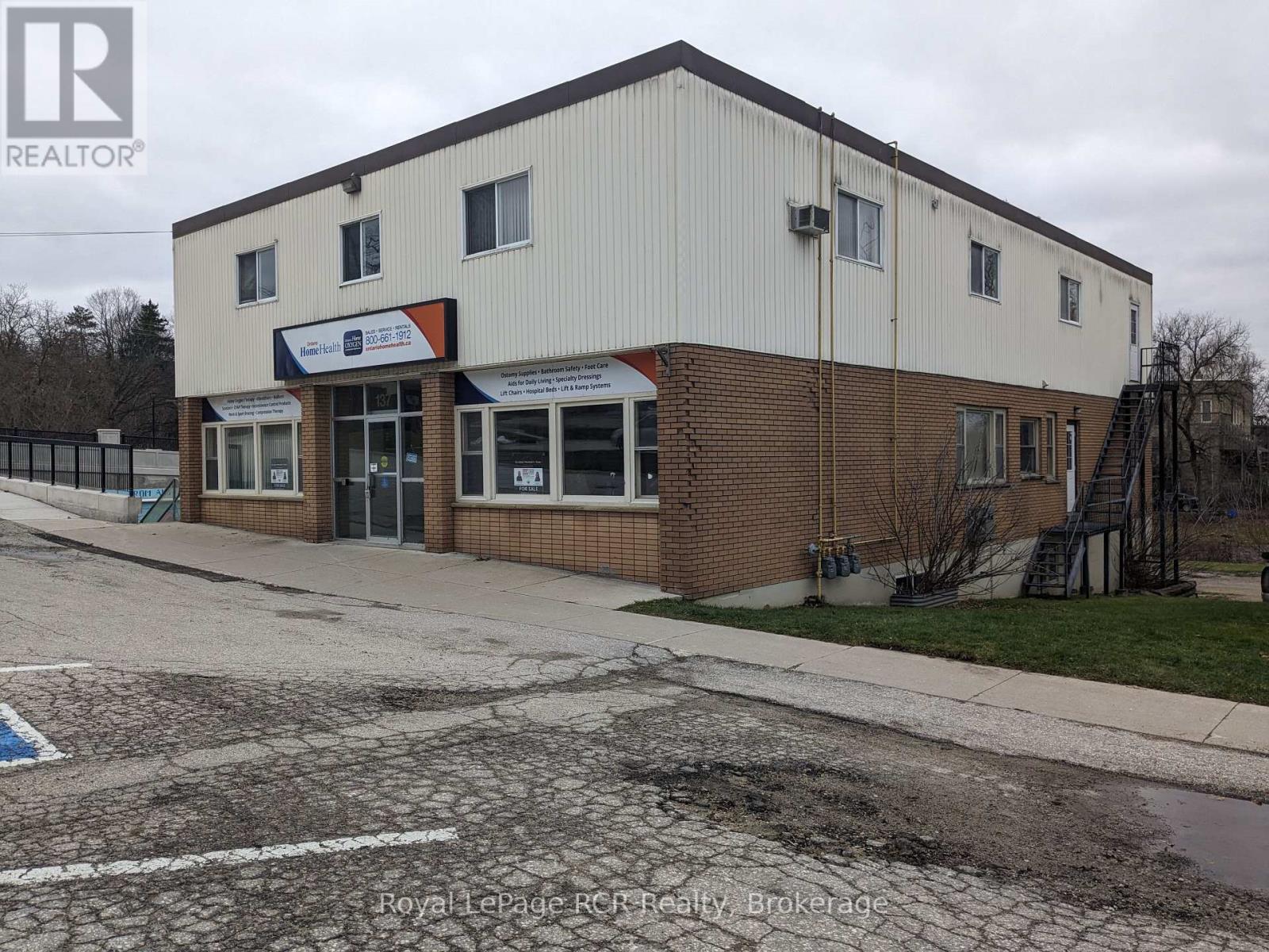 137 George Street W, West Grey, Ontario  N0G 1R0 - Photo 4 - X12085776