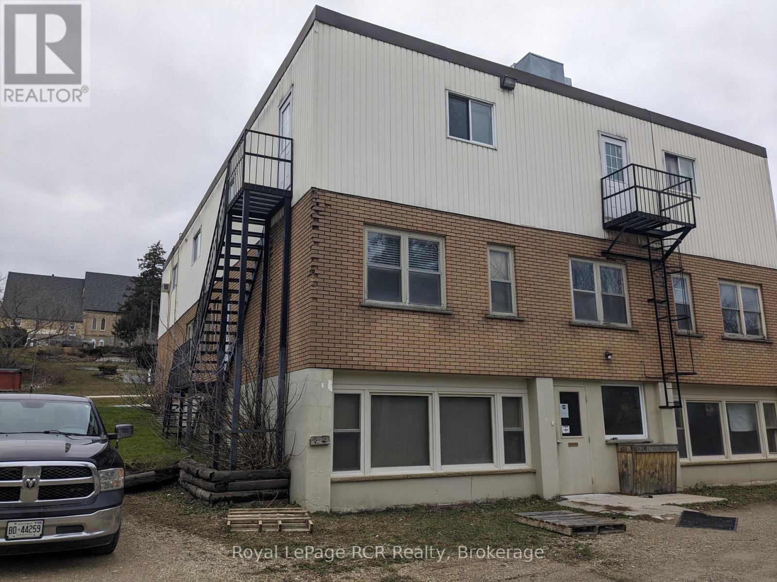 137 George Street W, West Grey, Ontario  N0G 1R0 - Photo 5 - X12085776