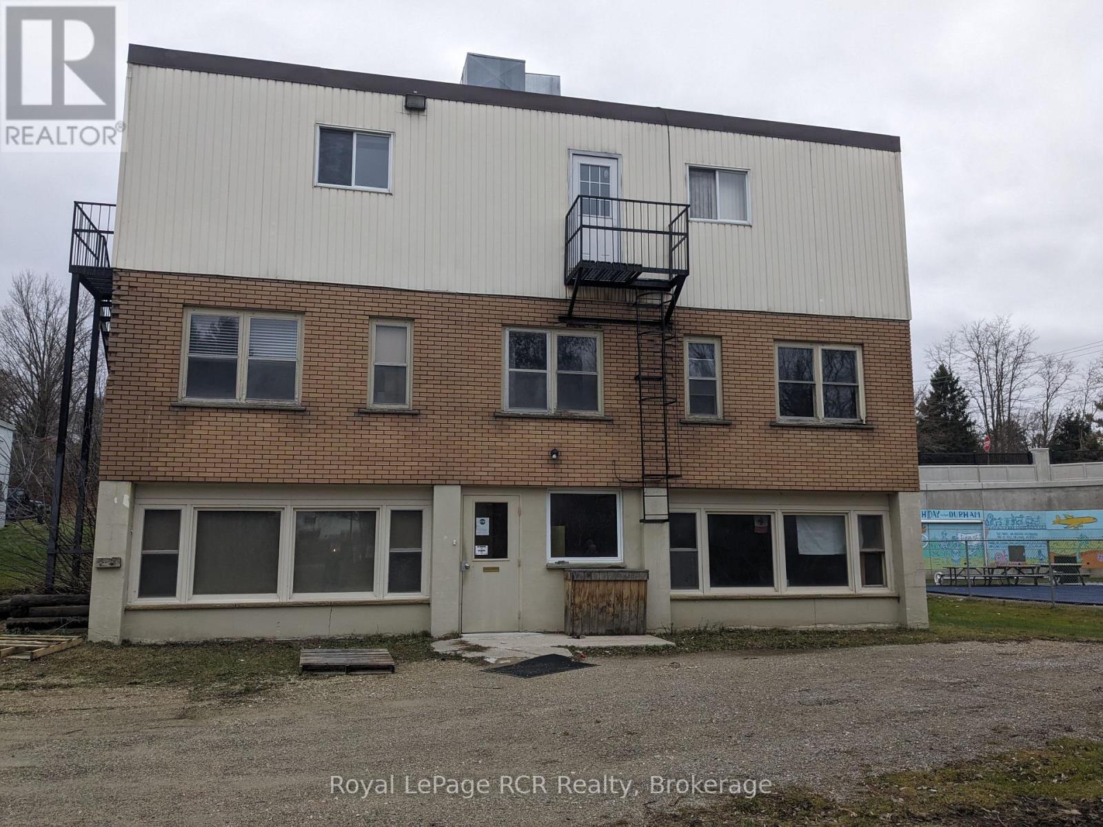 137 George Street W, West Grey, Ontario  N0G 1R0 - Photo 7 - X12085776