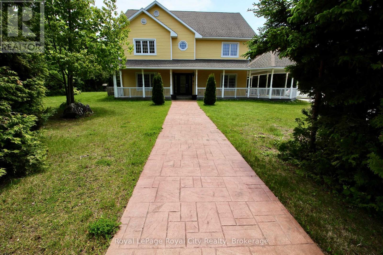 13 Elgin Street, Northern Bruce Peninsula, Ontario  N0H 2R0 - Photo 2 - X12089342